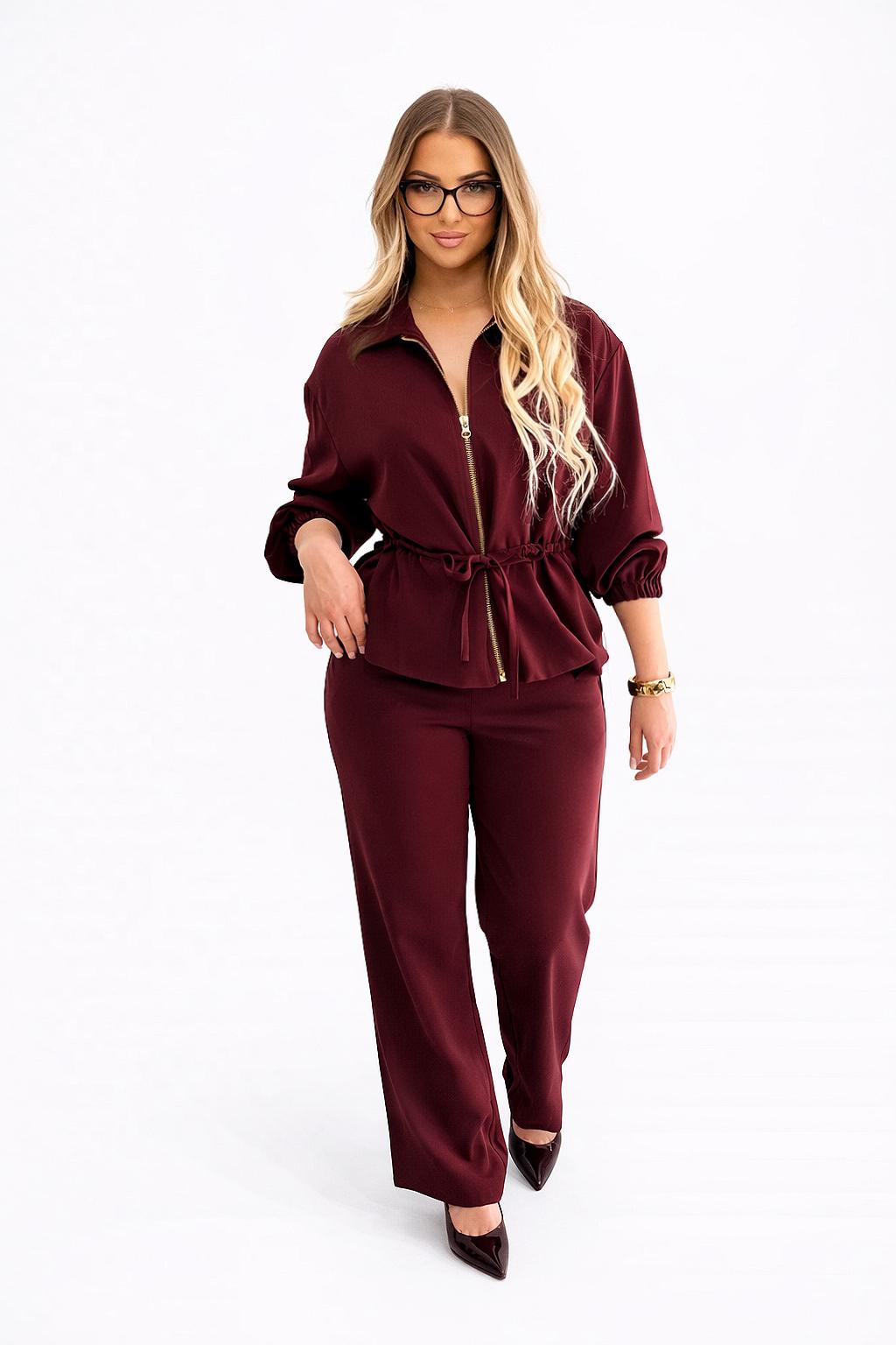 Ensemble bordeaux cintré